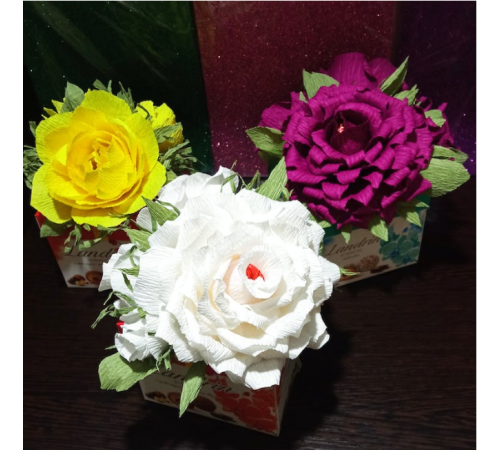 Мастер класс Коробочка конфет Raffaello c цветами из гофрированной бумаги